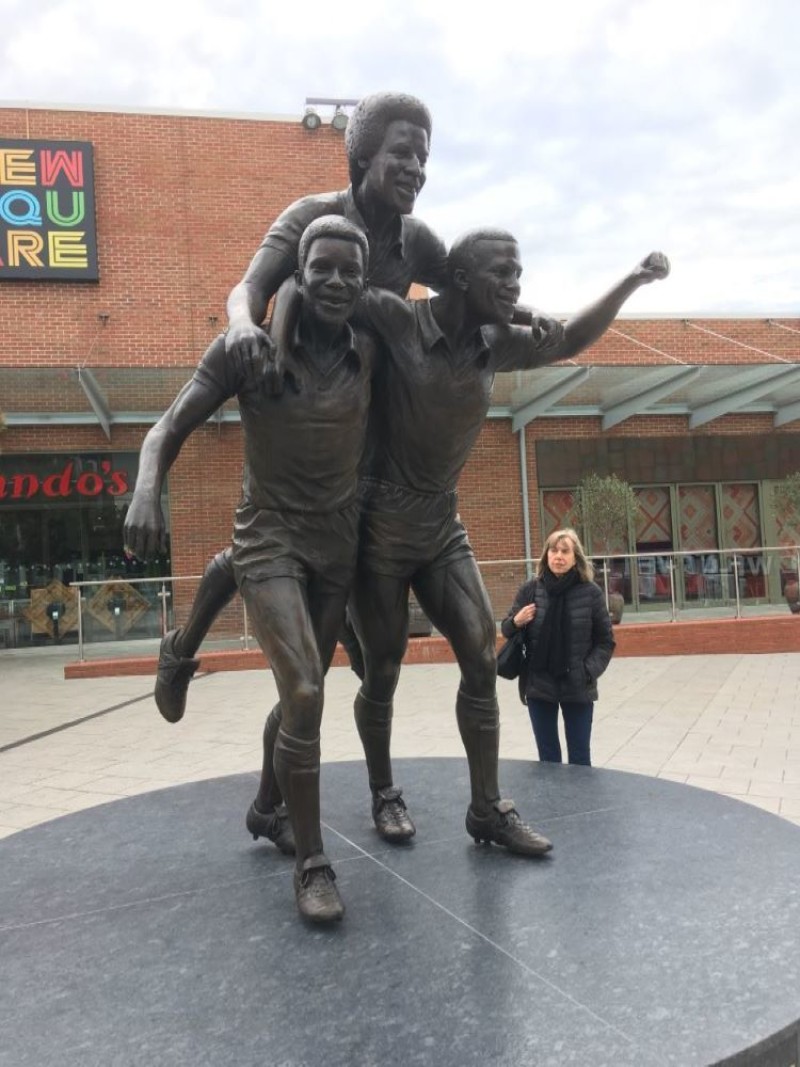 Other image for Tourists fly in for Graham’s unveilings
